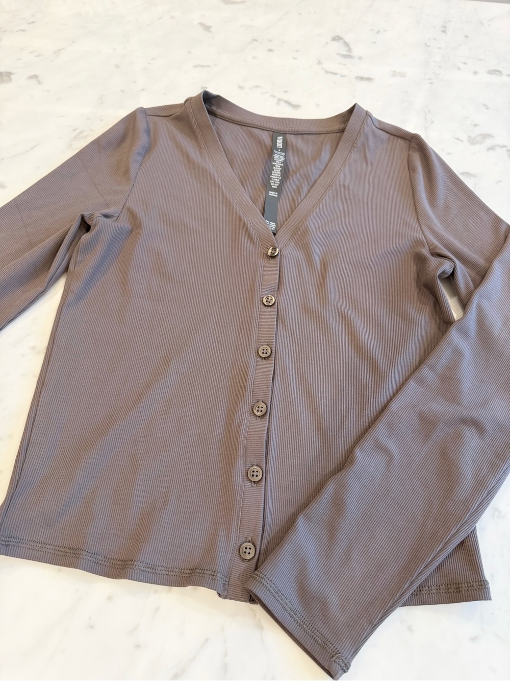 Women's Vuori Pose Thin Ribbed V-Neck Cardigan in Chia Size Small - Picture 4 of 6